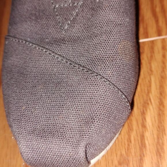 Toms gray canvas  slip on shoes  Sz 6 - Picture 7 of 8